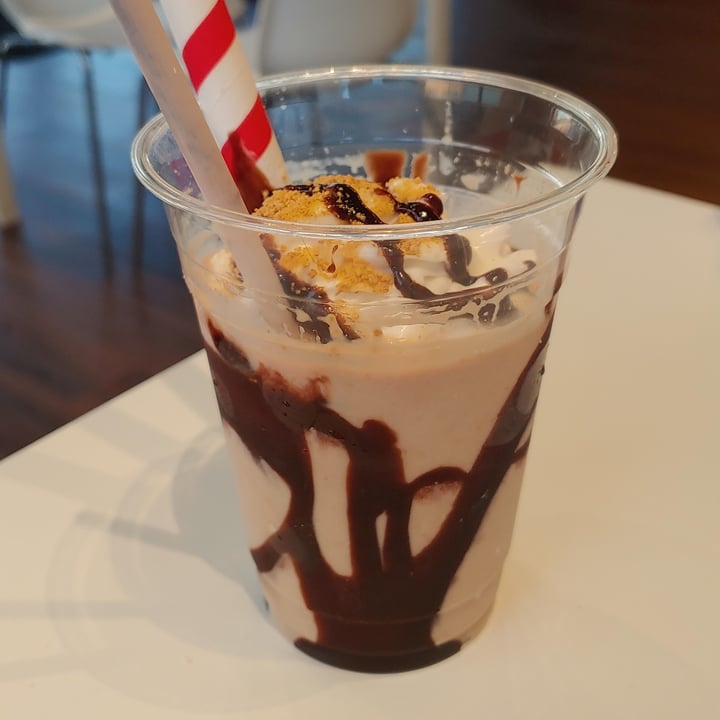 photo of Project Pollo Smores Milkshake shared by @thundergleep on  24 Dec 2021 - review