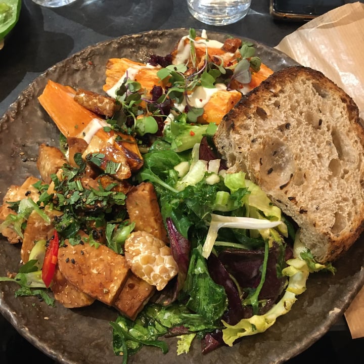 photo of Honest Greens Castellana Tempeh con baked boniato shared by @pinavi on  31 Mar 2022 - review