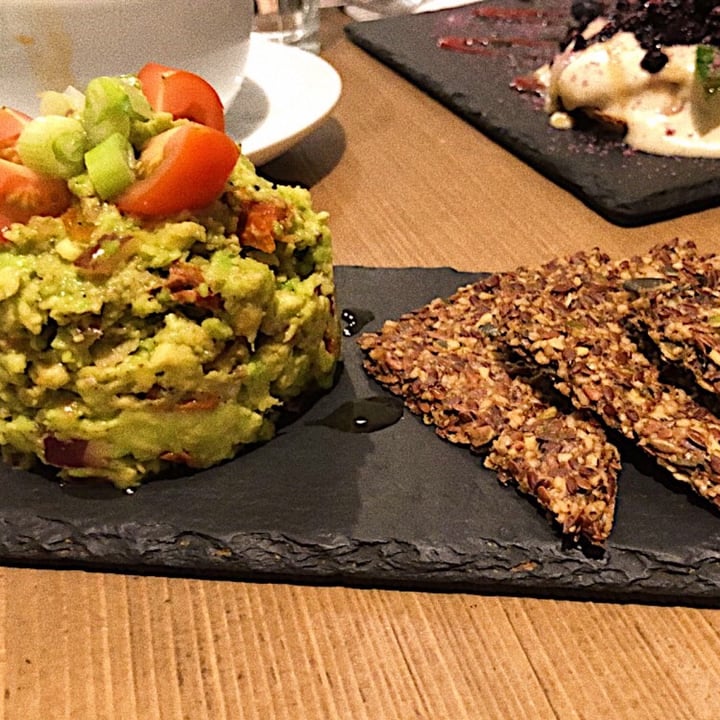 review photo of MyRaw Café Avocado Tartar with raw bread shared by @juliageyer on 12 Aug 2020 - review