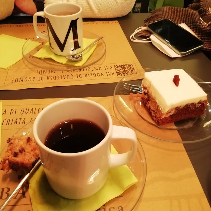 photo of California Bakery Almond carrot cake shared by @purpovse on  10 Mar 2022 - review