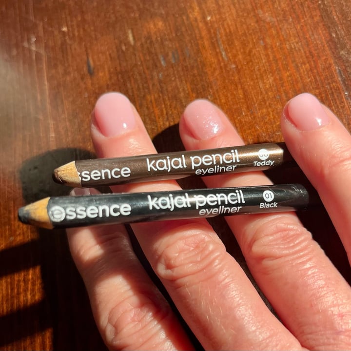 review photo of Essence kajal pencil Eyeliner shared by @cricasti on 25 Nov 2022 - review