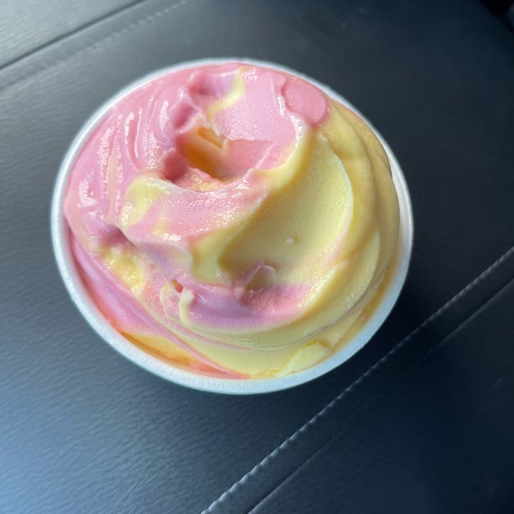 photo of Lil e's Ice Cream strawberry mango dole whip shared by @sgerber33 on  14 Jul 2022 - review