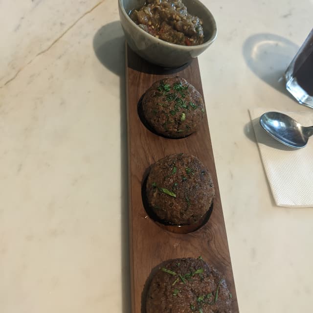 「Karana pattie platter」の料理の写真