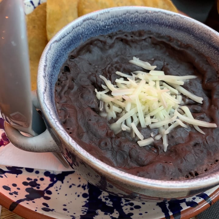 photo of Rincón Mexicano Pontevedra Frijoles Refritos Con Queso Vegano shared by @titoleas on  02 Oct 2020 - review