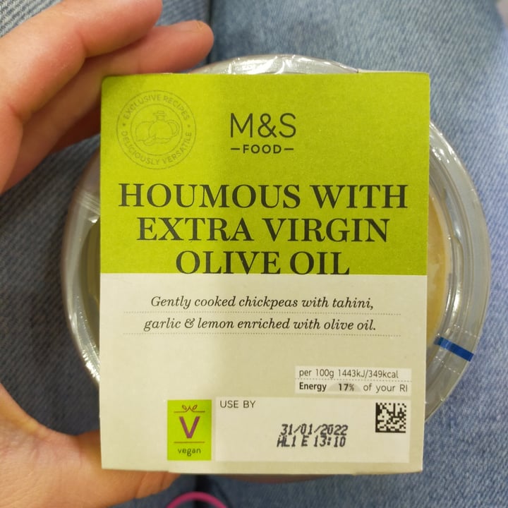 photo of Marks & Spencer Food (M&S) Houmous With Extra Virgin Olive Oil shared by @joyfulvegan on  23 Jan 2022 - review