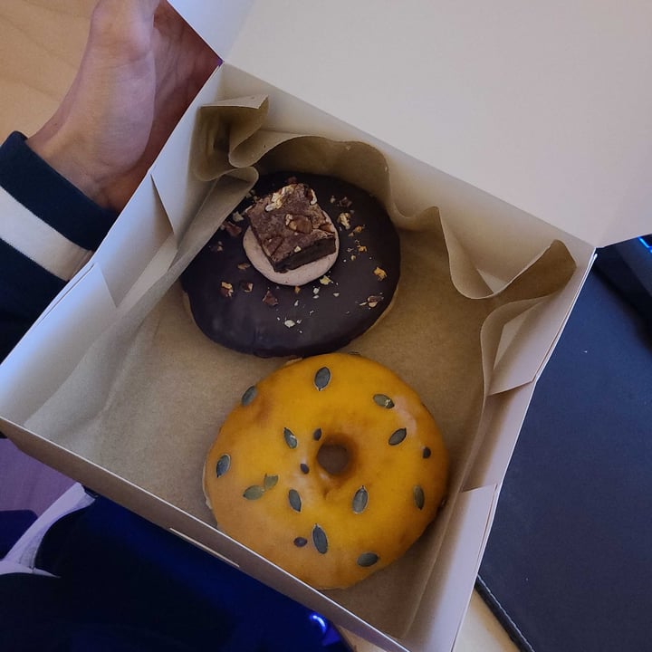 review photo of VegAmazing Doughnuts Maracuya y pipas de calabaza shared by @felipealemanco on 03 Nov 2021 - review