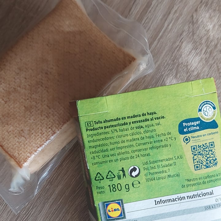review photo of Vemondo tofu ahumado shared by @veganlicious on 01 Aug 2022 - review