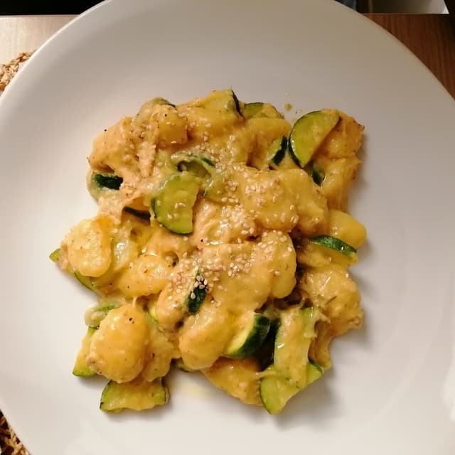 菜肴“Gnocchetti Con Zucchine E Crema Di Anacardi”的照片