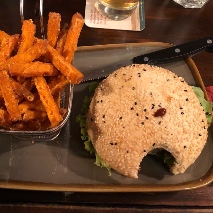 review photo of bodhi - veganes restaurant & bar The Beyond Cheeze Burger shared by @davmen on 16 Apr 2022 - review