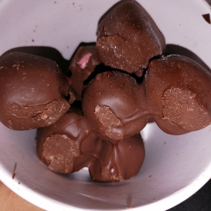 photo of Savory Bombones de Frambuesa bañados en chocolate amargo shared by @veglovers on  18 Nov 2021 - review