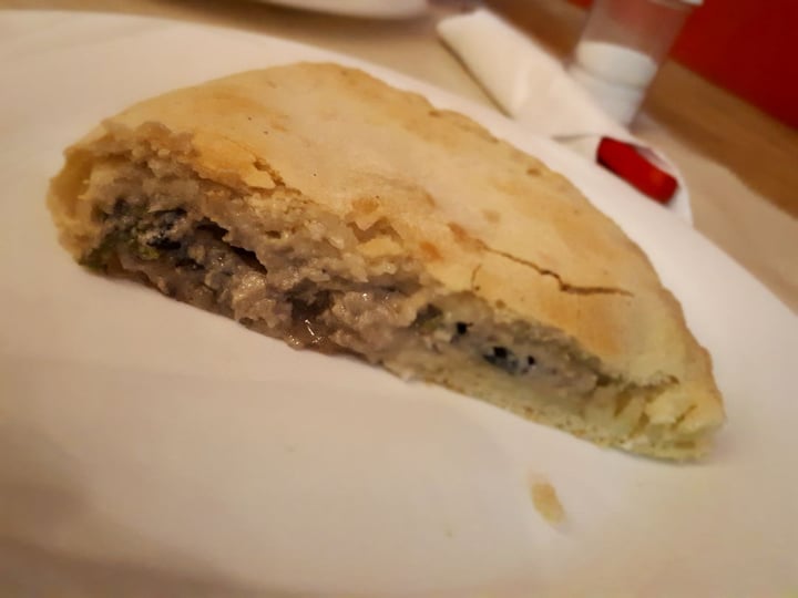 photo of Fourmi Vegan Calzone de queso, champignones y verdeo shared by @yamten on  18 Nov 2019 - review