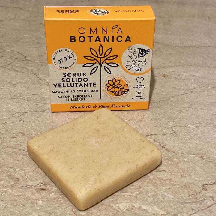 review photo of Omnia Botanica Scrub Solido Vellutante Mandorle e Fiori d'Arancio shared by @aleles on 11 Jan 2022 - review