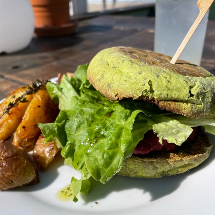 review photo of 31crpm Vegan burger shared by @mariaperes on 05 Mar 2022 - review