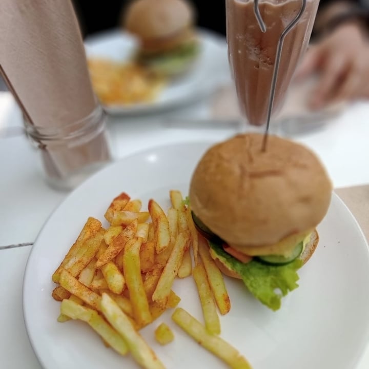 review photo of Vegamo MX Falafel Burger shared by @monsecitaaa on 31 Aug 2021 - review