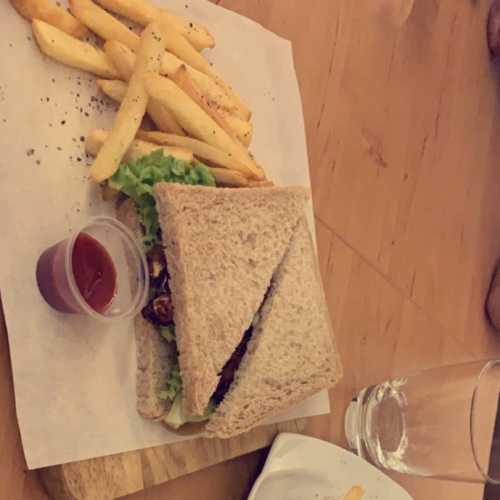 photo of LN FORTUNATE COFFEE MALAYSIA 幸福咖啡 Grilled tempeh sandwich shared by @misspotato on  09 Sep 2020 - review