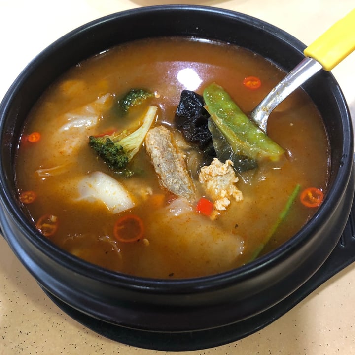 photo of Green Lane Vegetarian Food Tom Yum Soup shared by @proxyveg on  10 May 2021 - review