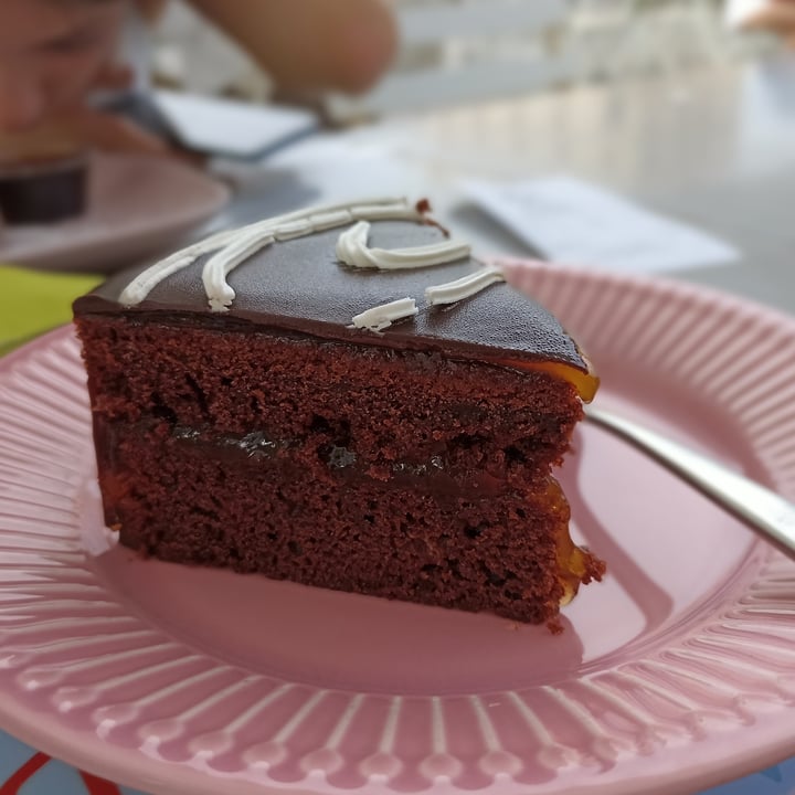 photo of Bakery Lab Sacher Cake shared by @vegetalgiampo on  25 Jun 2022 - review