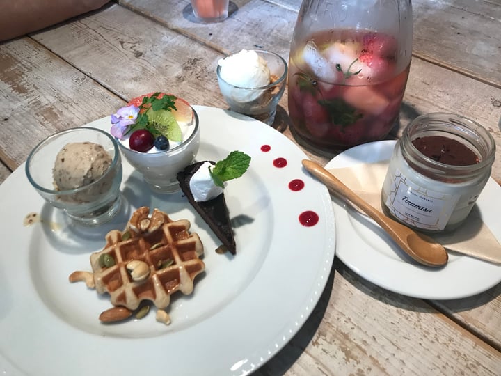 photo of Ain Soph. Journey Shinjuku Some kind of dessert platter shared by @pandamuses on  29 May 2018 - review