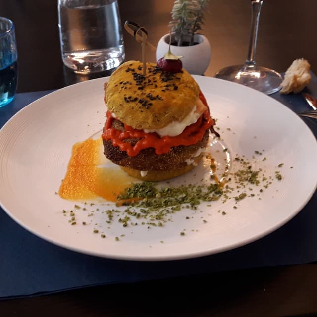 Photo of the dish “hamburguesa "la fea"”