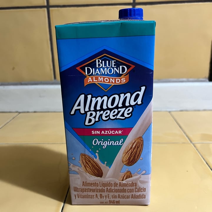 photo of Almond Breeze Leche De Almendras Sin Azúcar Agregada shared by @shakitz on  30 Sep 2022 - review