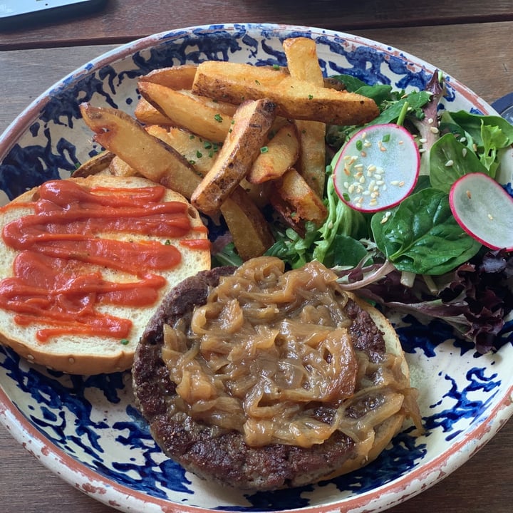 photo of MERCI MARCEL CLUB STREET Impossible Burger shared by @alexandramichelle on  13 Aug 2020 - review