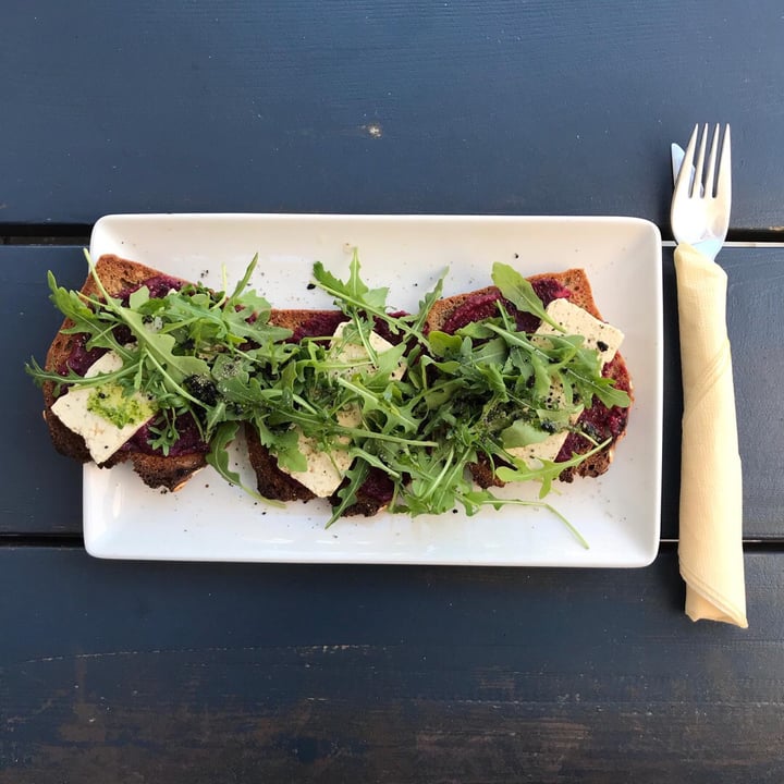 photo of Surla Avocado beetroot and tofu toast shared by @abswans on  18 Dec 2018 - review