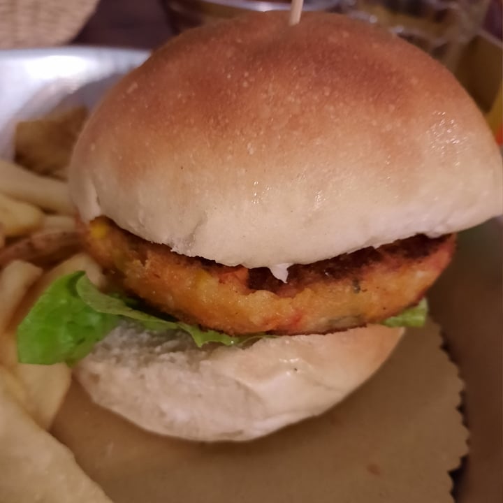 photo of Crew Burger Veggie Burger shared by @tania- on  02 Jul 2022 - review