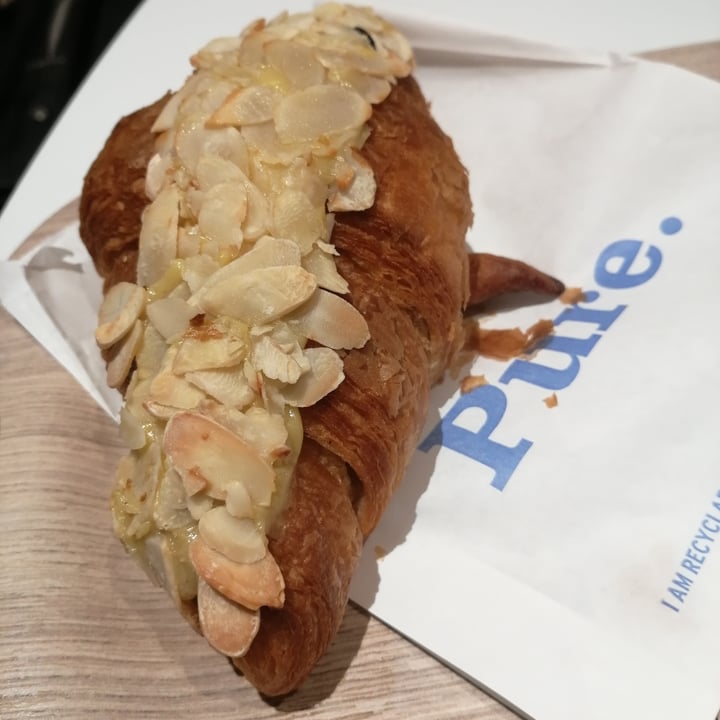 review photo of Pure Vegan Almond Croissant shared by @bradipina on 20 Dec 2021 - review