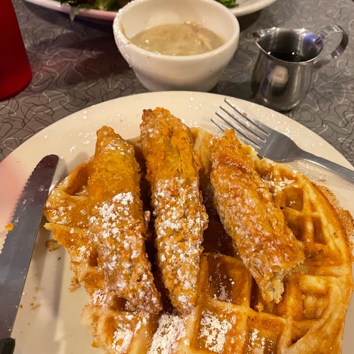 photo of Veggie Galaxy Chicken Waffle shared by @johnnycactus on  13 May 2022 - review