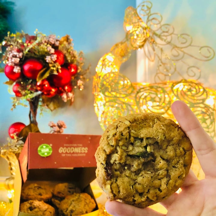 photo of Sprouts Farmers Market Oatmeal raisin cookies shared by @meredithsveganlife on  14 Dec 2020 - review