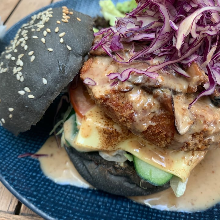 review photo of Courtyard Cafe, National Gallery Polenta & Spinach Charcoal Burger shared by @kiyomi on 23 Jan 2021 - review