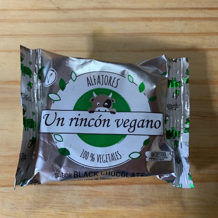 photo of Un Rincón Vegano Alfajor Black Chocolate shared by @valenserra on  14 Sep 2020 - review