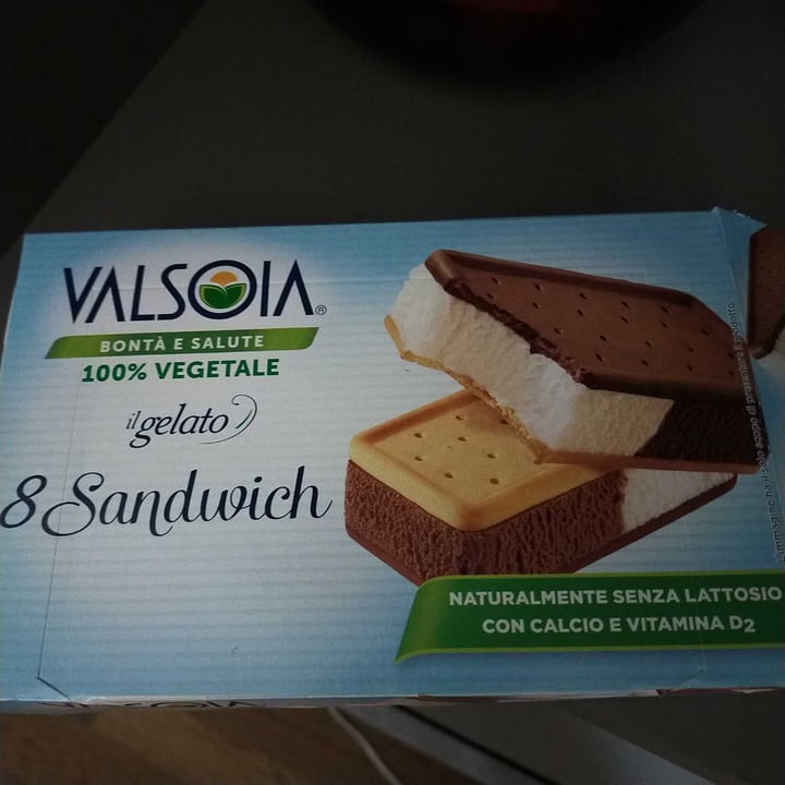 photo of Valsoia 8 sandwich il gelato shared by @rosannamazzucco1 on  24 Sep 2021 - review