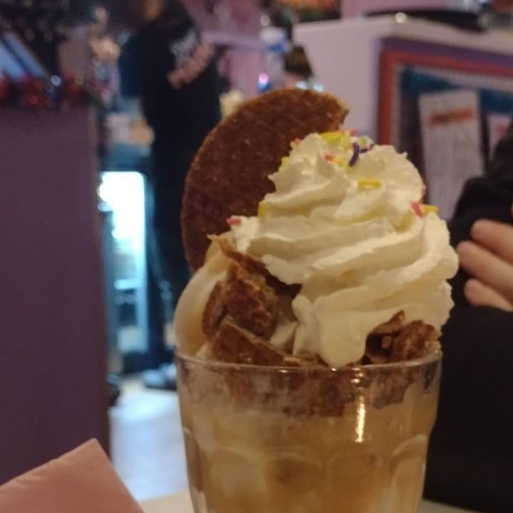 photo of Deer Mama Vegan Mylk & Burger Bar stroopwaffle sundae shared by @madelin123 on  22 Dec 2022 - review