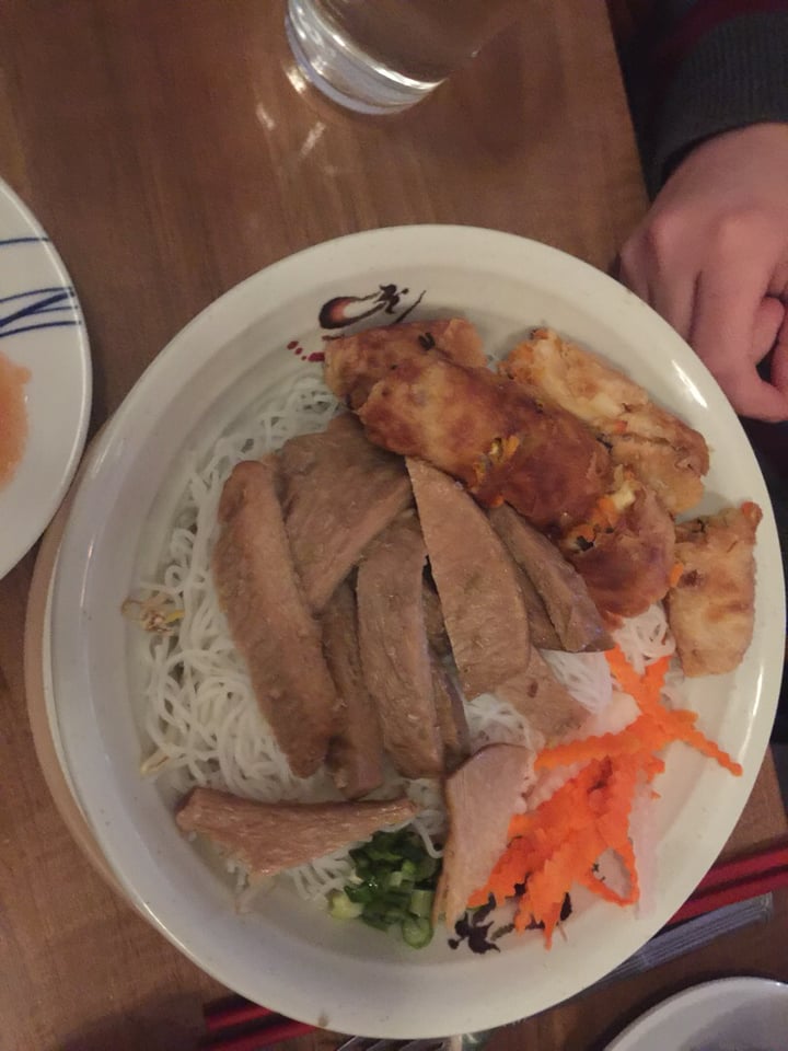 photo of Seasoned Fusion Tastes Pork bowl shared by @leafnotbeef on  14 Dec 2019 - review