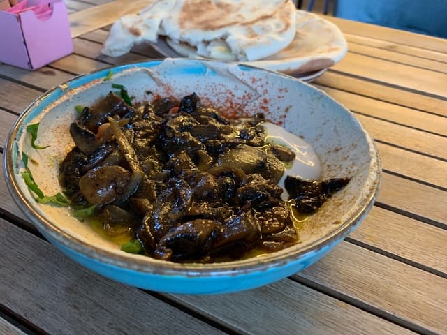 「Humus With Mushrooms」の料理の写真