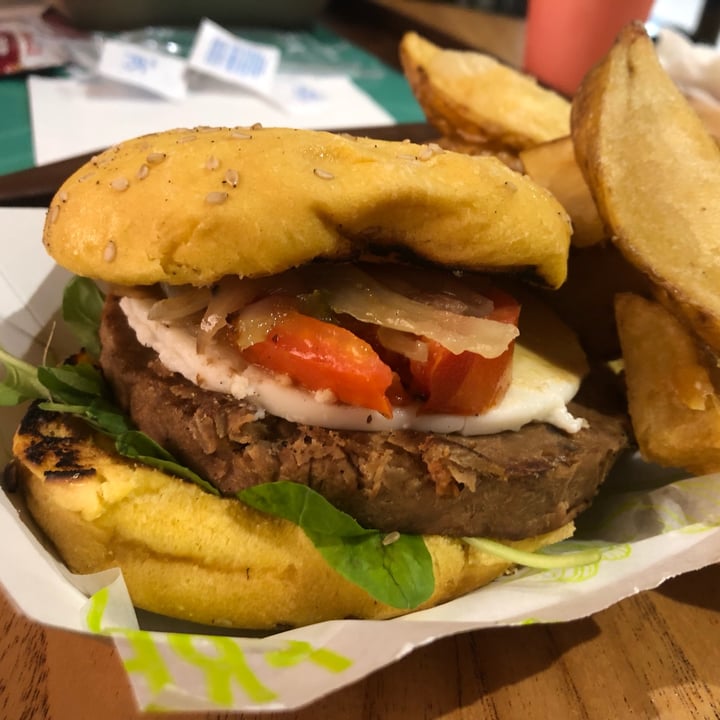 photo of Green & Company Vegan Burger shared by @eugewarashi on  17 Mar 2022 - review