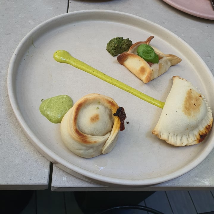 review photo of Mudrá Empanadas mixtas shared by @ornellabelen on 11 Apr 2021 - review