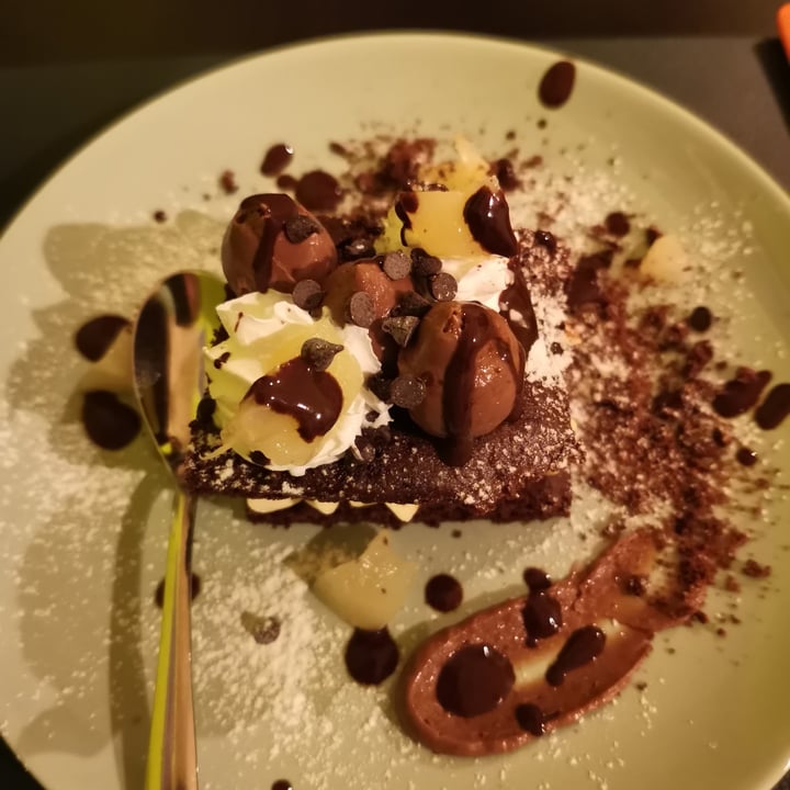 photo of Tabulè Millefoglie al croccante con crema al pistacchio, pan di spagna al cacao e amarene sciroppate shared by @ilachiara on  01 May 2022 - review