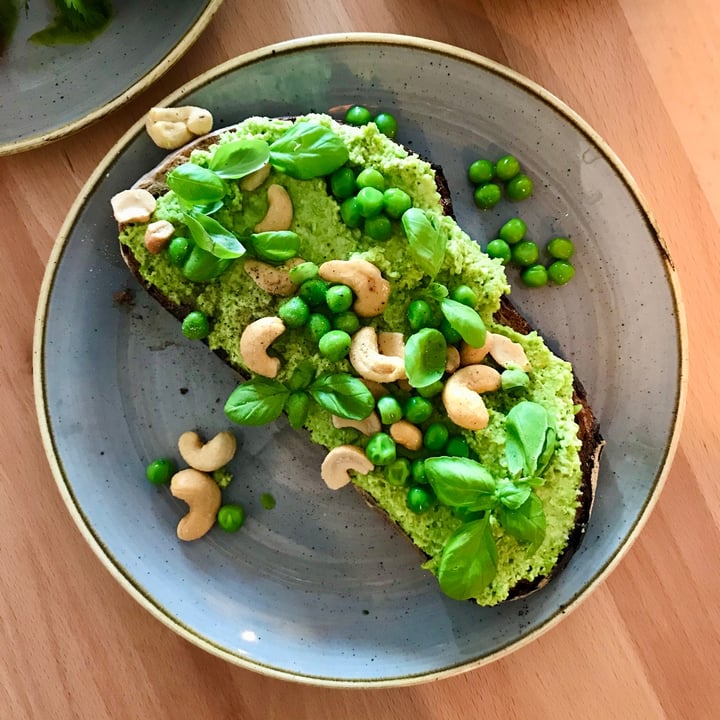 review photo of Café Concordia Bread With Peas And Cashews shared by @brombeerwal on 02 Jun 2020 - review