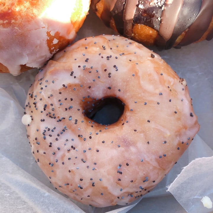 photo of Rumsy's Noose Lemon Poppyseed Donut shared by @grapetown on  04 Aug 2020 - review