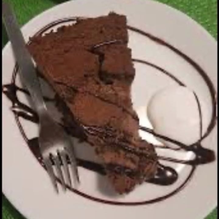 review photo of Mel & Limão Chocolate cake shared by @maiwenn12 on 24 Apr 2020 - review