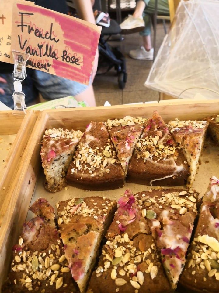 photo of Well Dressed Salad Bar French vanilla rose cake shared by @nana on  09 Jul 2019 - review
