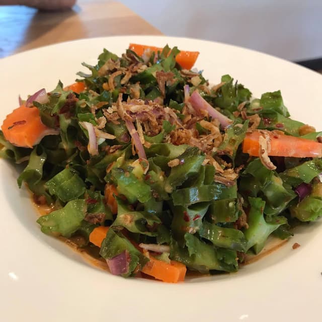 Foto do prato “Thai style winged bean salad”