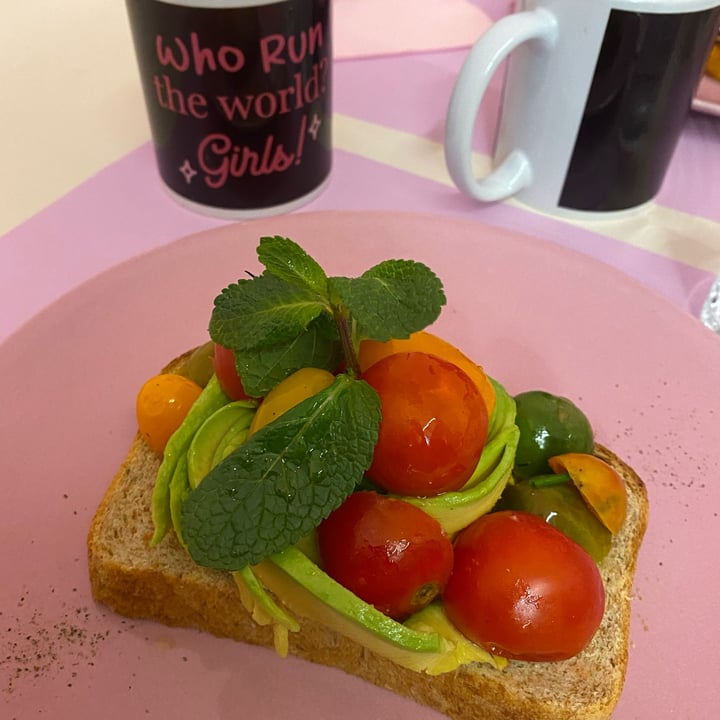 photo of Babi Como Avocado Toast shared by @sonsofseitan on  28 Nov 2022 - review