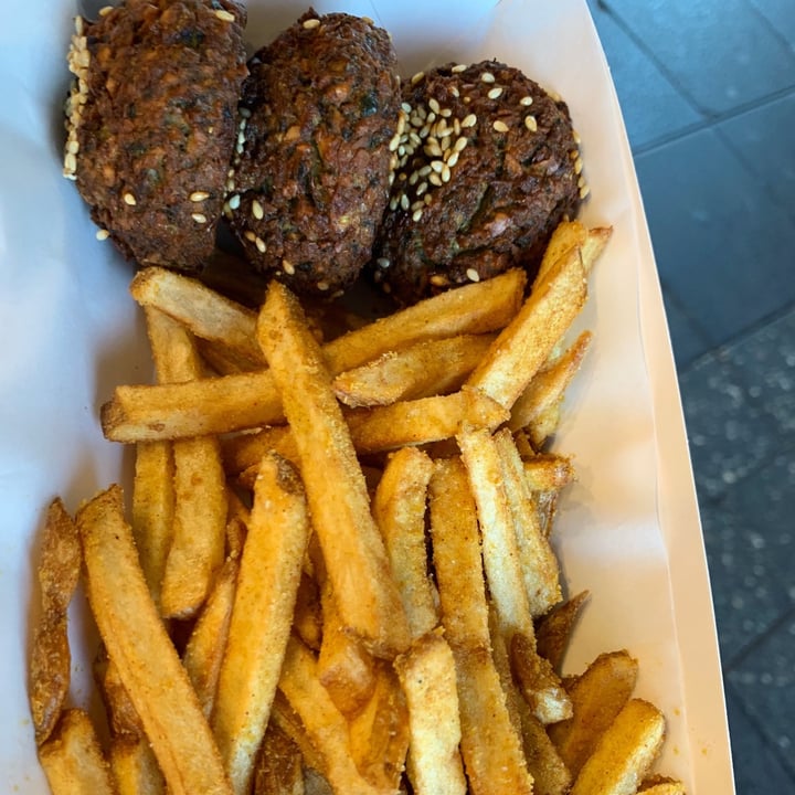 photo of Vegan Lebanese Street Food Falafel Fries Snackpack shared by @veganfoodinsydney on  21 Nov 2020 - review