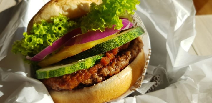 review photo of VeganBurg Singapore Satay Burger with Impossible Patty shared by @kelvinngo on 18 Apr 2019 - review