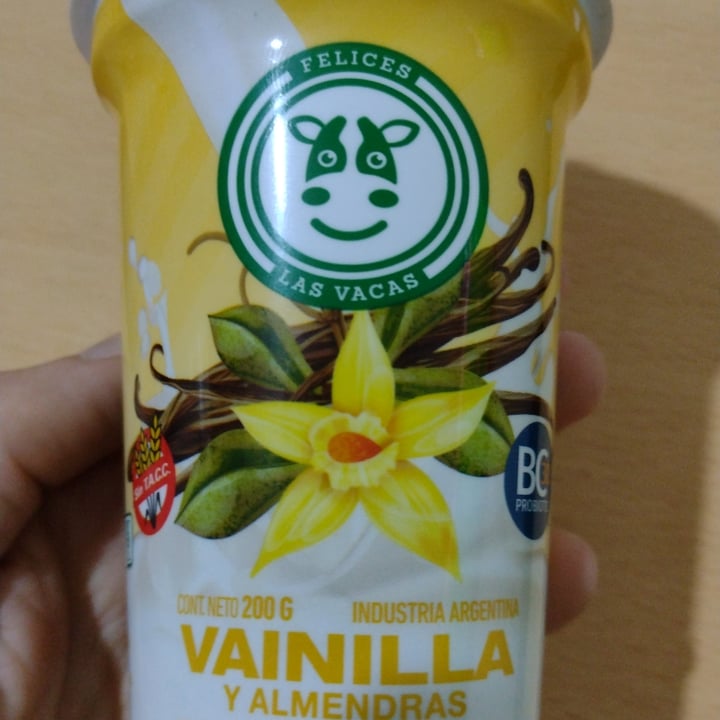 photo of Felices Las Vacas Yogurt de Vainilla y Almendras shared by @tefi on  05 Aug 2022 - review