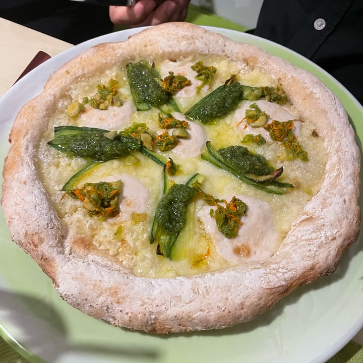 photo of La Pépinière Ristorante Biologico pizza risveglio vegana shared by @chiaranoir on  12 Jun 2022 - review