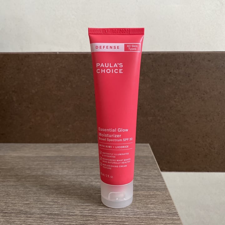 photo of Paula's Choice Essential glow moisturizer shared by @manuflo on  05 Apr 2021 - review